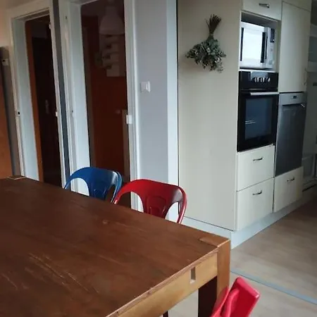 Authentique, Vintage, Harmonieux Et Wifi Rapide Apartment Urimenil