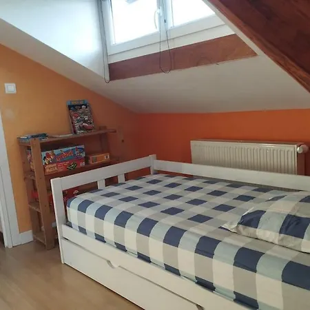 Authentique, Vintage, Harmonieux Et Wifi Rapide Apartament