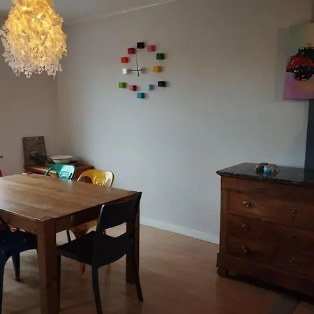Authentique, Vintage, Harmonieux Et Wifi Rapide Apartament