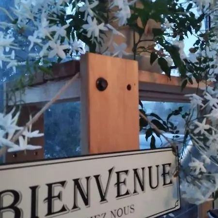 Apartment Authentique, Vintage, Harmonieux Et Wifi Rapide Urimenil